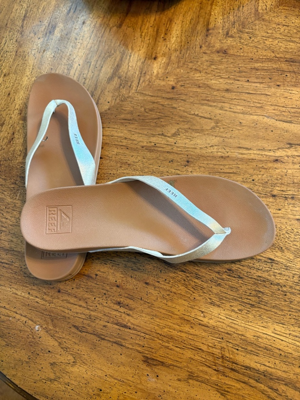 Reef Cushion Court Flip Flops Women’s 10 Tan Gold Comfort Sandals Beach